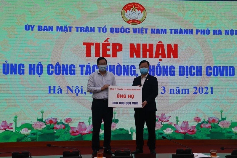 AMDI Group trao tặng 300 khẩu trang N95 và 300 bộ quần áo bảo hộ